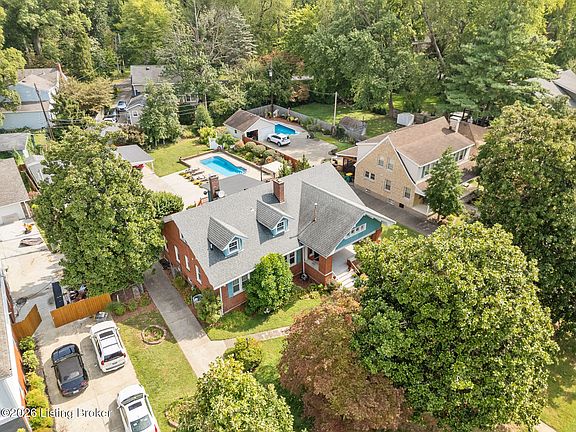 5th image of 3227 Robin Rd