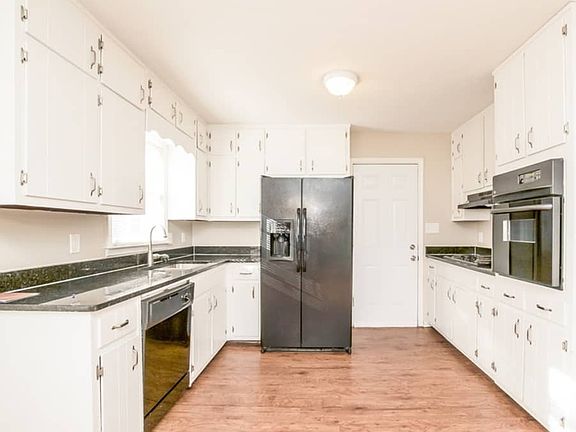 4th image of 4032 Cumberland Dr