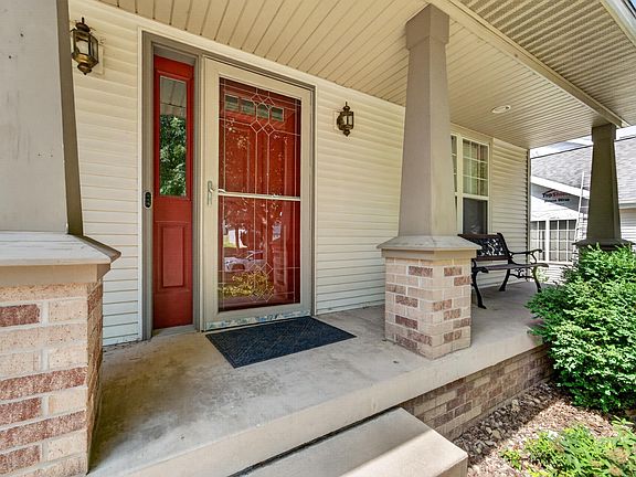 2nd image of 914 Eagle Crest Dr