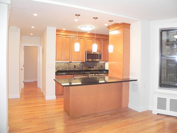 4th image of 302 W 79th St APT 3C