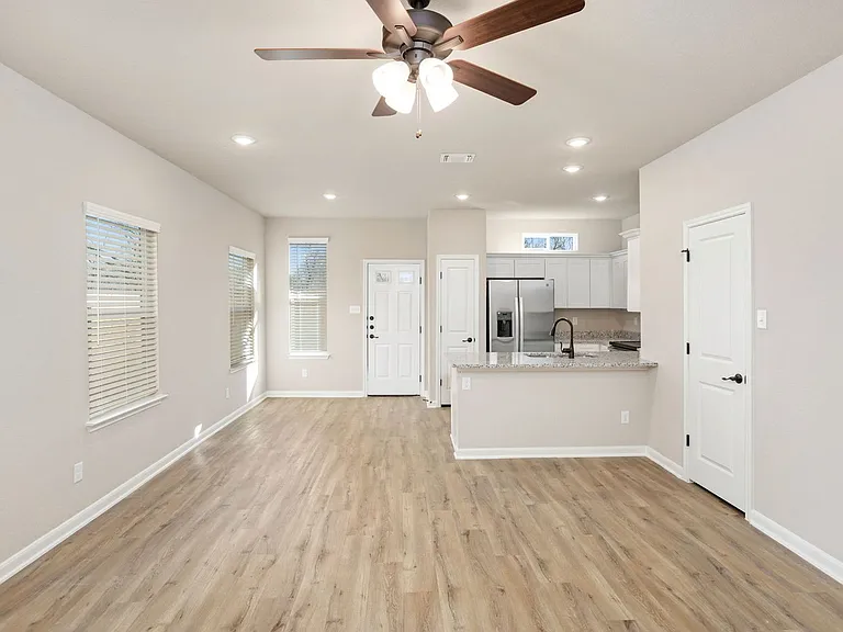 815 Soria Pl #101 — Photo 4
