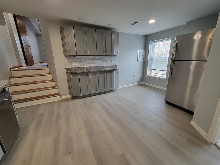 552 N 17th St #3F — Photo 2