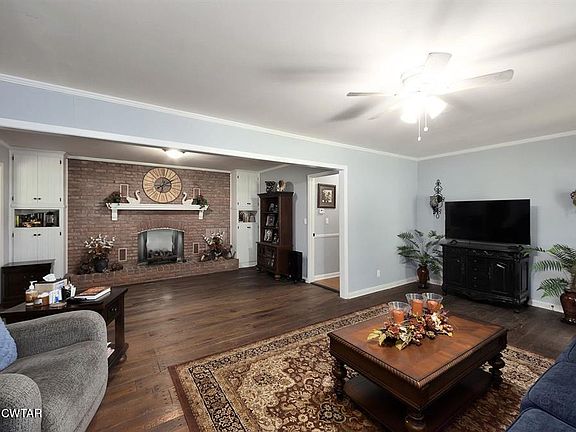 3rd image of 1042 Terrace St