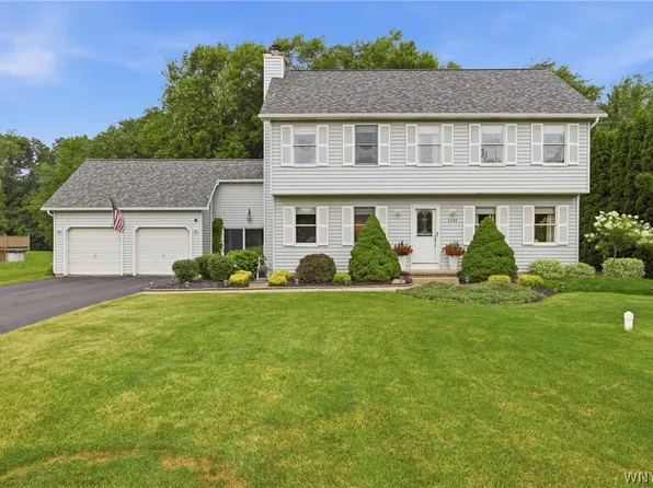4402 Creek Rd, Lewiston, NY 14092