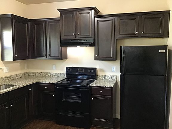 3rd image of 3620 Brookhollow Dr