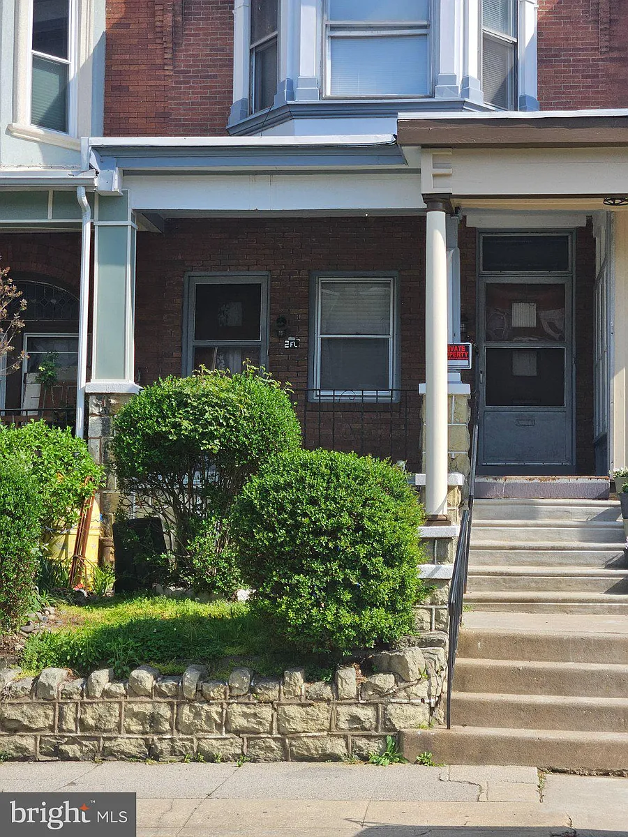 Building Photo - 5325 Webster St #2