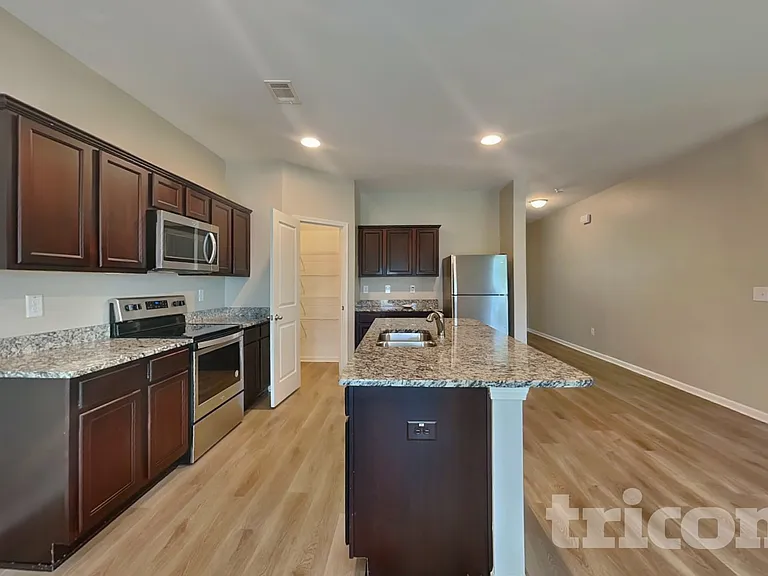 1942 Hudson Dr — Photo 4