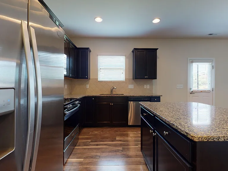 8032 Remington Heights Dr — Photo 5