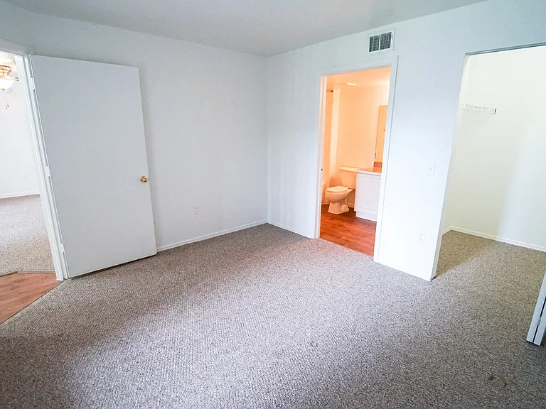 Whistler's Cove Apartments — Photo 21