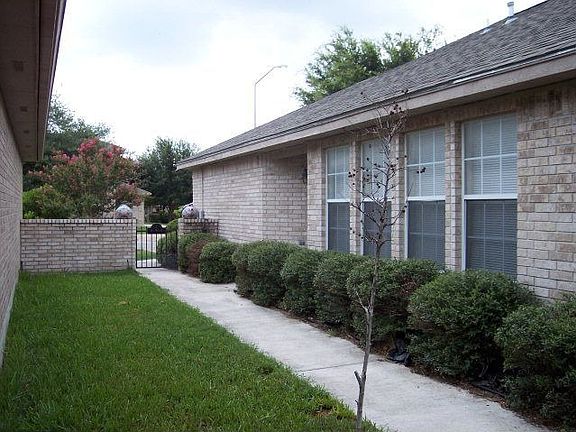 3rd image of 128 Gardenridge Dr