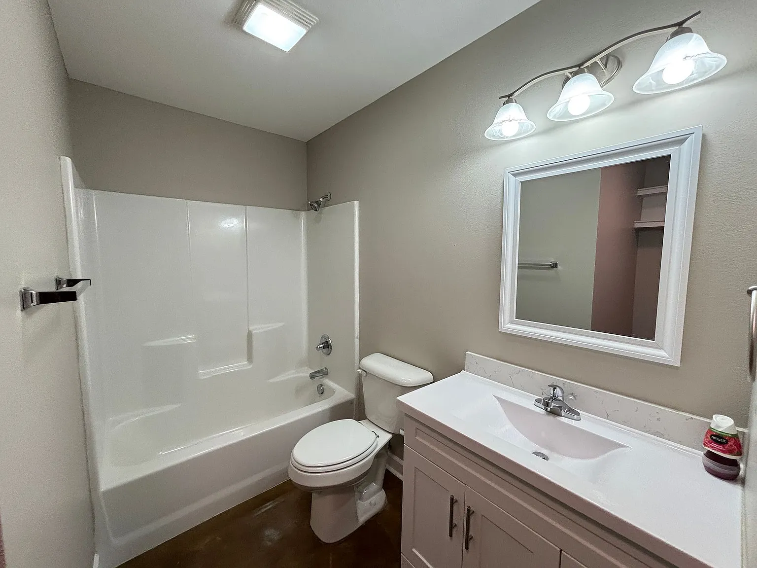 213 Teresa Ln — Photo 2