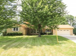 9690 Windgate Dr, Bloomington, IL