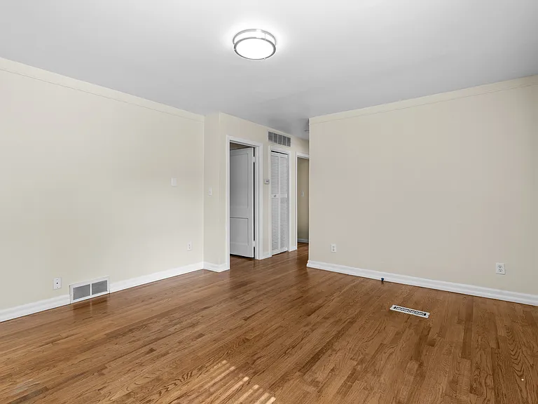 3203 Goodrich St — Photo 2
