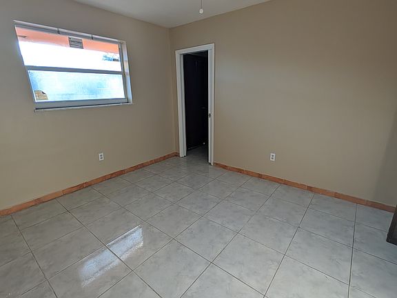 5th image of 6143 SW 33rd St #A