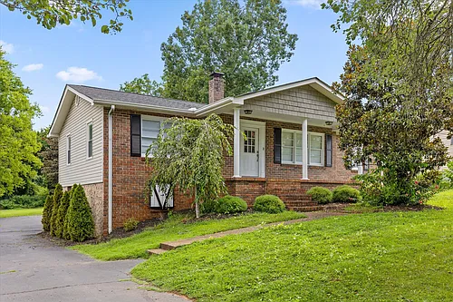 2418 Crescent Club Dr Photo 1