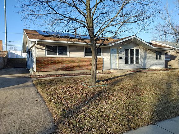 2nd image of 52 Beacon Ave
