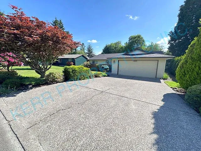 Charming 3-Bed Oasis with 2 Full Baths in Oregon City 1,360 Sq. Ft. of Comfort Awaits! — Photo 1