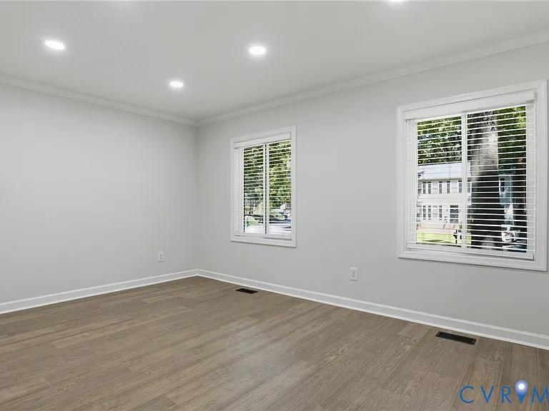 9015 Covewood Rd — Photo 6