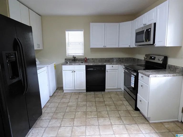 149 Daly St — Photo 2