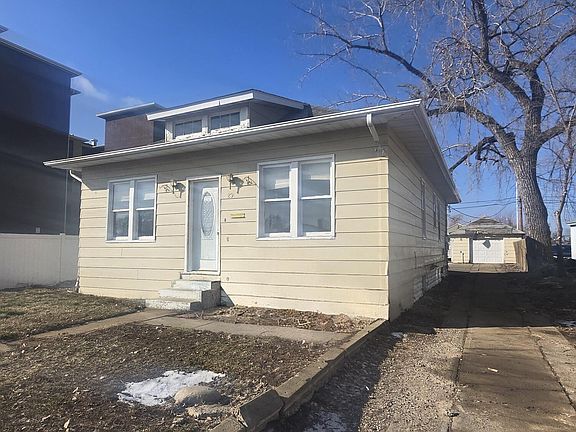 2nd image of 29 10th Ave W