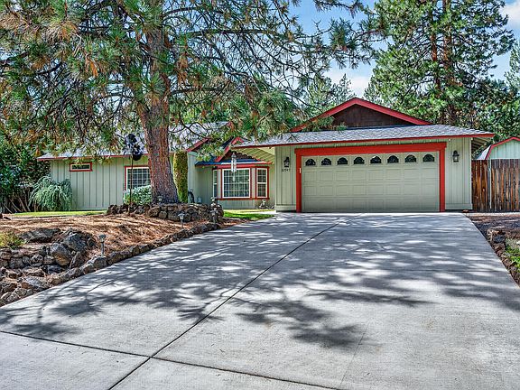 2nd image of 60947 Garnet St