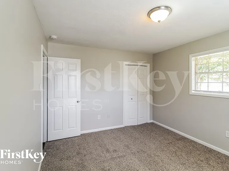 1021 Meadowbrook Ln NW — Photo 12