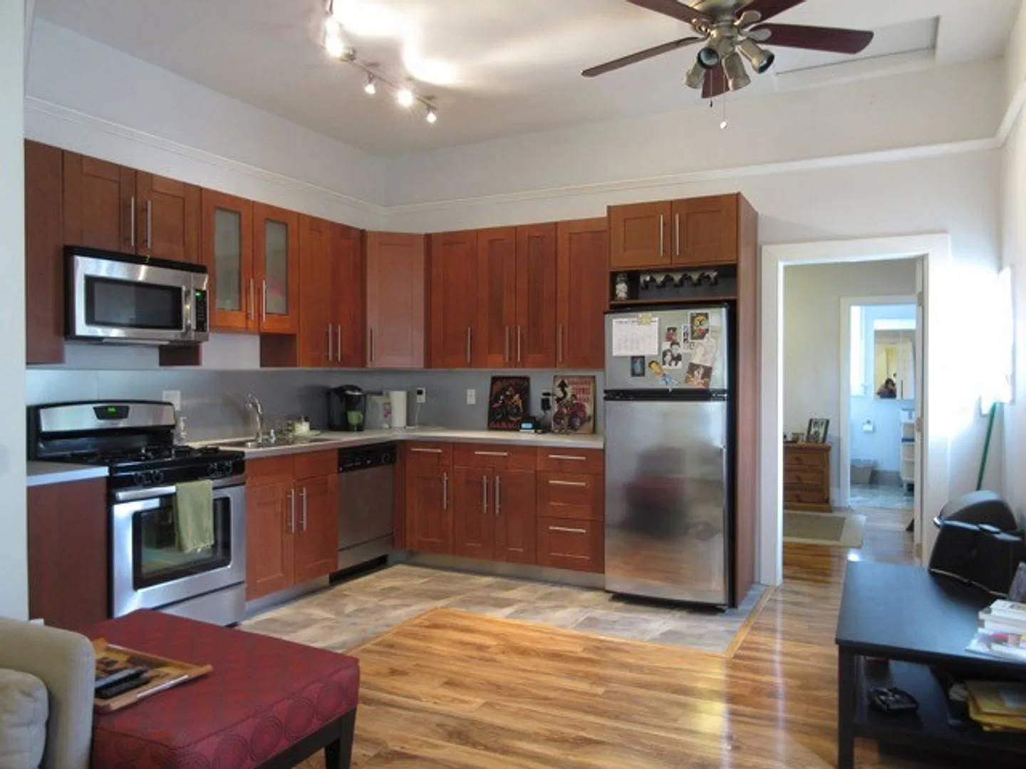 Remodeled & Modern 1+ Bedroom with a Bonus Room - Prime Angelino Heights Victorian Building with ... — Photo 1