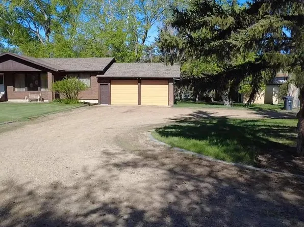 31 E Larch Ave, Drumheller, AB T0J 0Y1