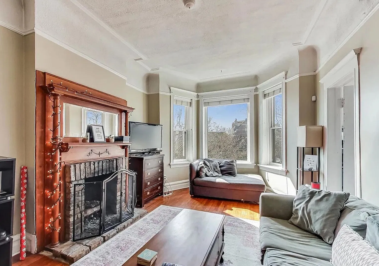 3 bed, 2.0 bath, 1000 sqft, $3,600 — Photo 4