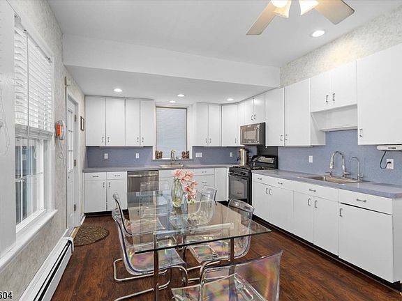 5th image of 142 Ascension St