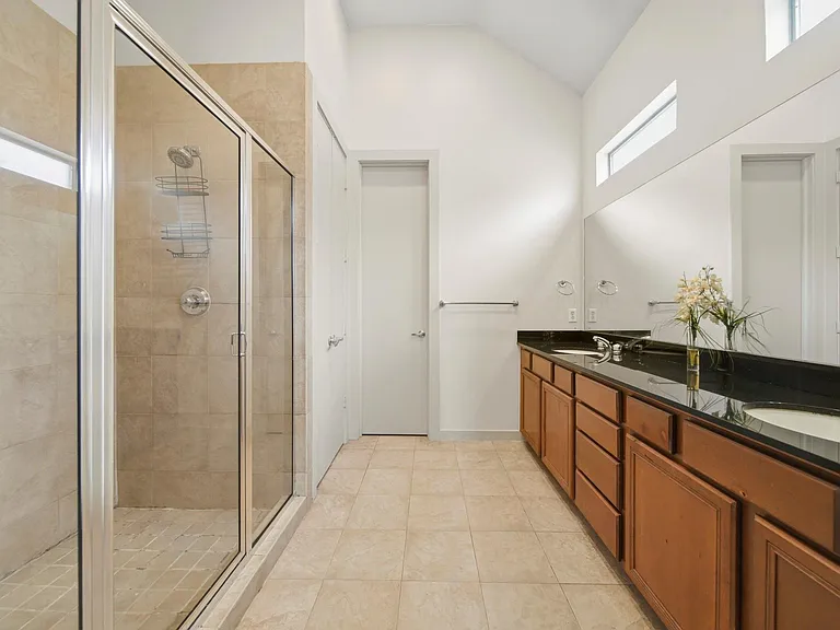 4036 Center St — Photo 20