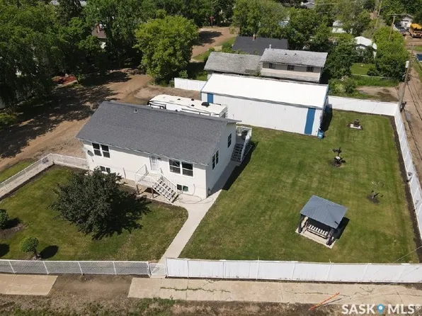 210 4th Street E, Meadow Lake, SK S9X 1H5
