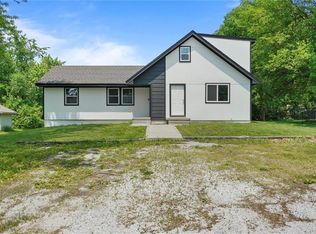 102 W 4th St, Kearney, MO 64060