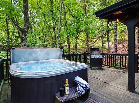 2nd image of 20 River Rock Rd