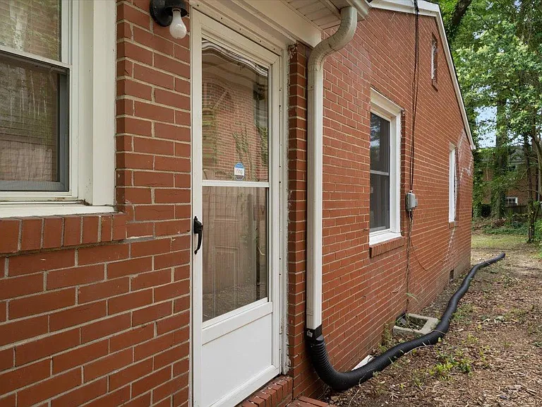 815 W Markham Ave #A — Photo 31