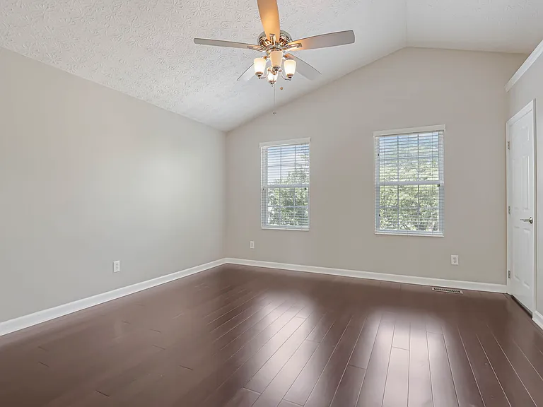 4392 Greensbury Dr — Photo 37