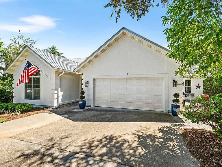 220 Seabreeze Cir — Photo 41