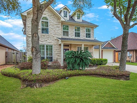 3rd image of 1551 Garden Lakes Dr