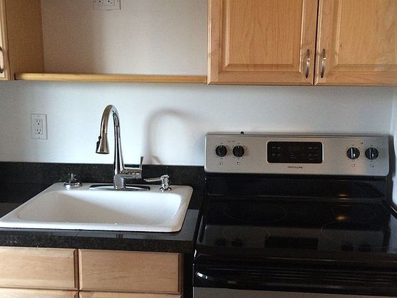 2nd image of 412 Bellevue Ave E