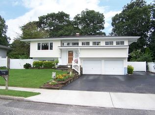 115 Jacqueline Ln, Centereach, NY 11720