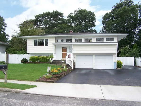 115 Jacqueline Ln, Centereach, NY 11720