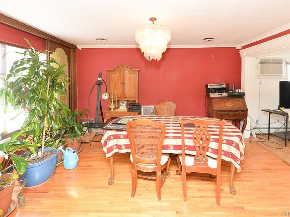 4th image of 7 S Oak Street