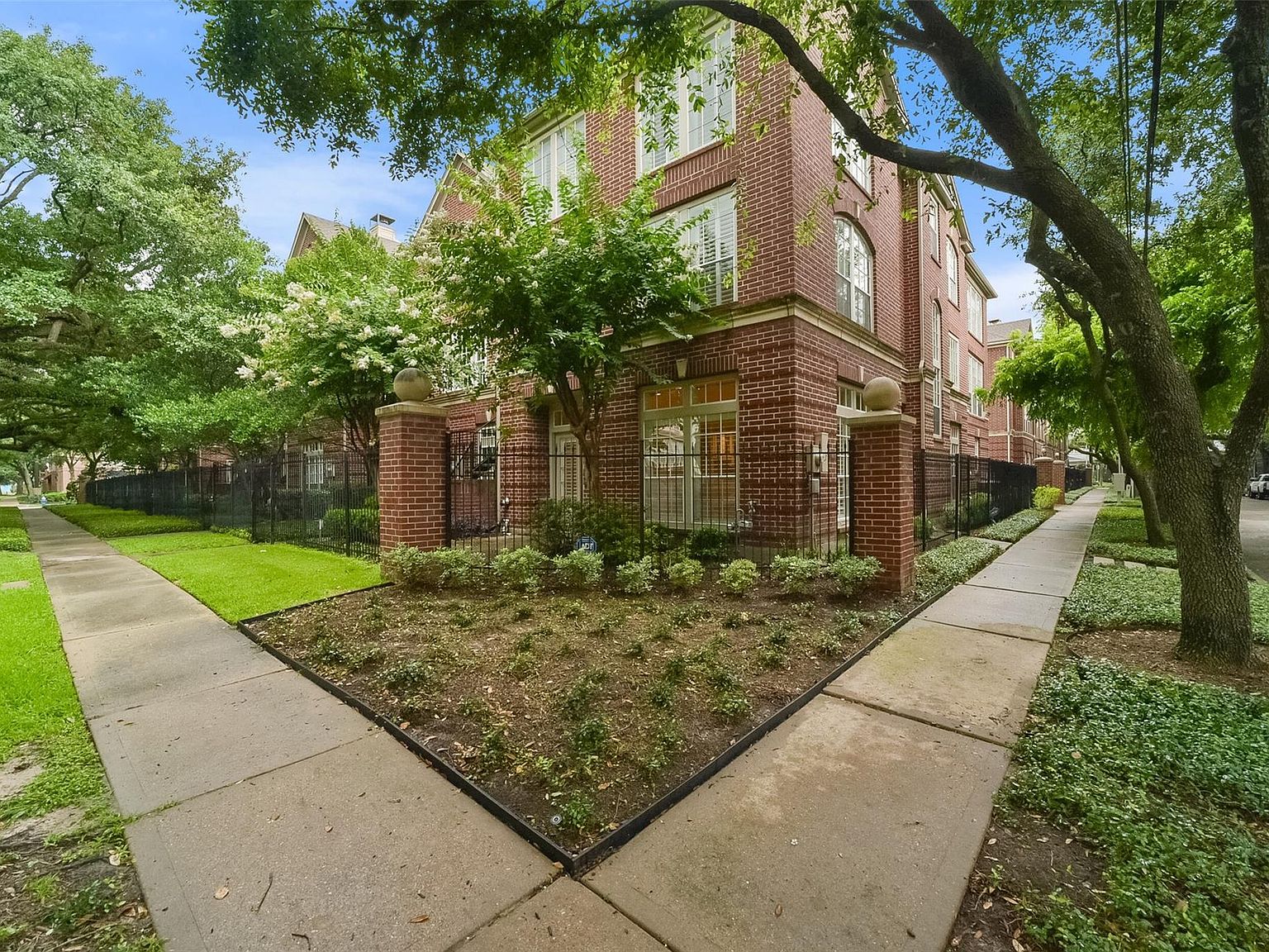 214 Bremond St, Houston, TX 77006 MLS 41669467 Zillow