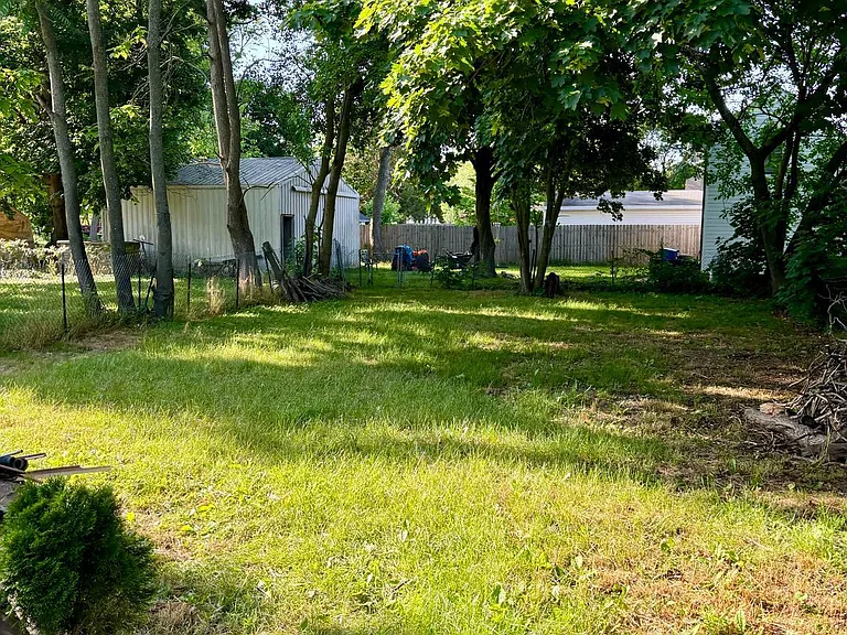 137 E High St #B — Photo 9