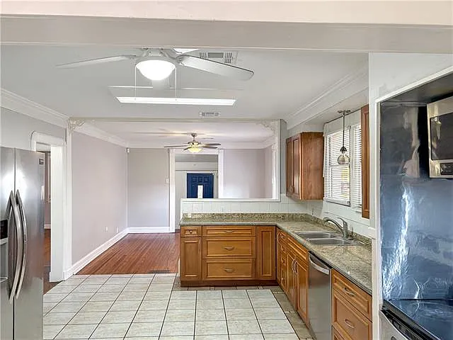1028 Gaudet Dr — Photo 5