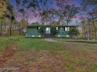 136 Oak Ln, Cresco, PA 18326