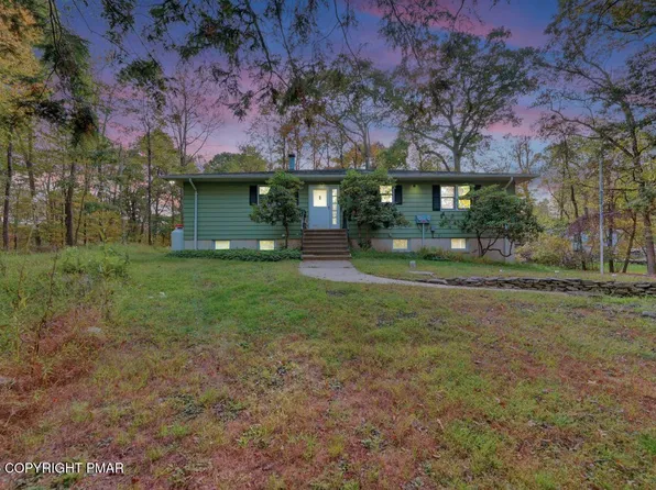 136 Oak Ln, Cresco, PA 18326