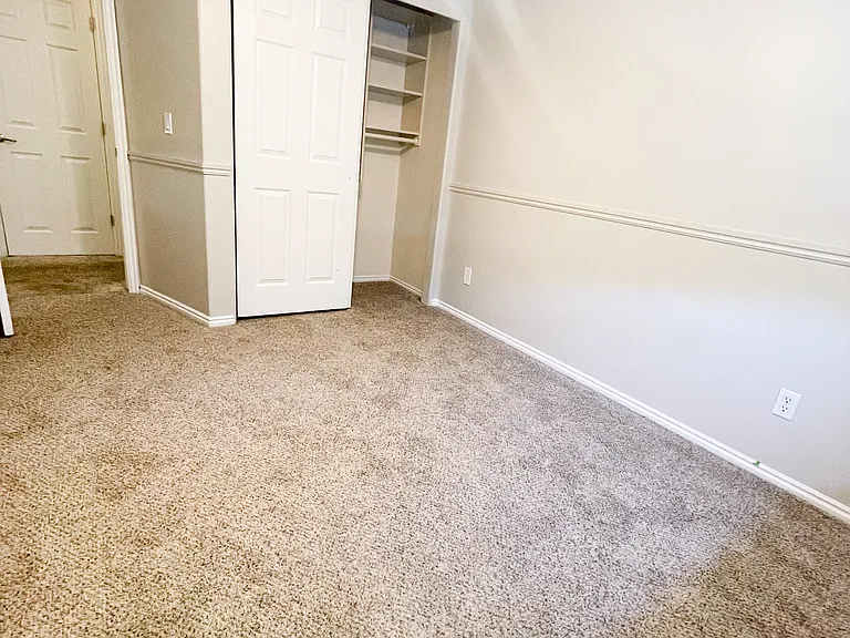 327 E Sandy Land Ln — Photo 19