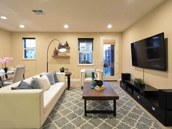 3rd image of 1611 Mercado Way