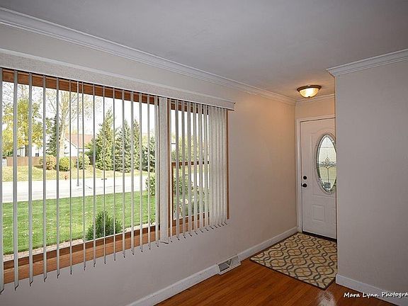 3rd image of 320 Oak St